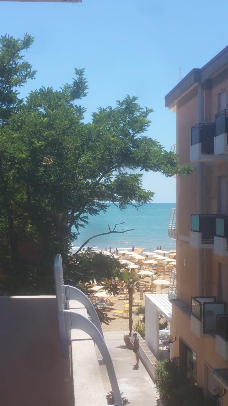 Residence Ambra Lido di Jesolo Bagian luar foto